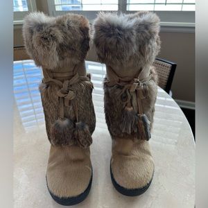 Fox fur boot. Shearling inside.